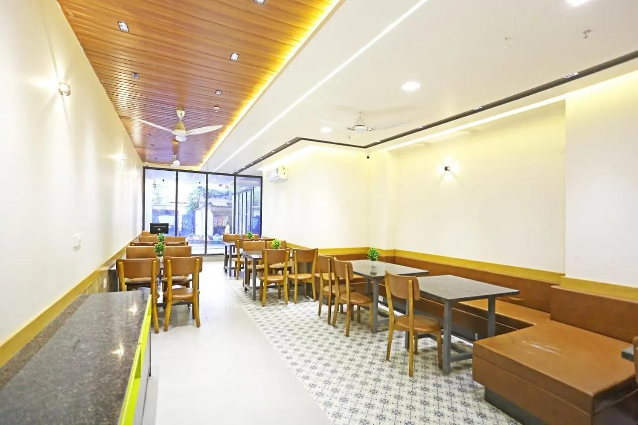 Hotel Applewood Residency - Offering Free Airport Drop New Delhi 3*,  India