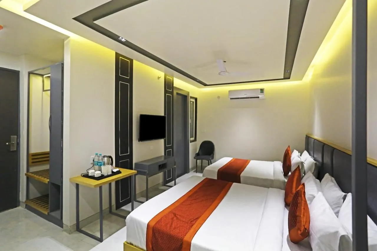Hotel Applewood Residency - Offering Free Airport Drop New Delhi 3*,  India