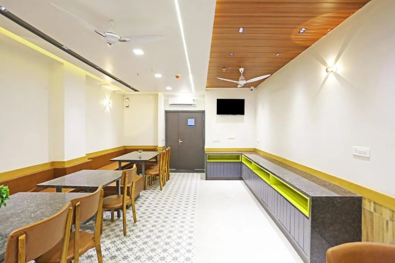 Hotel Applewood Residency - Offering Free Airport Drop New Delhi