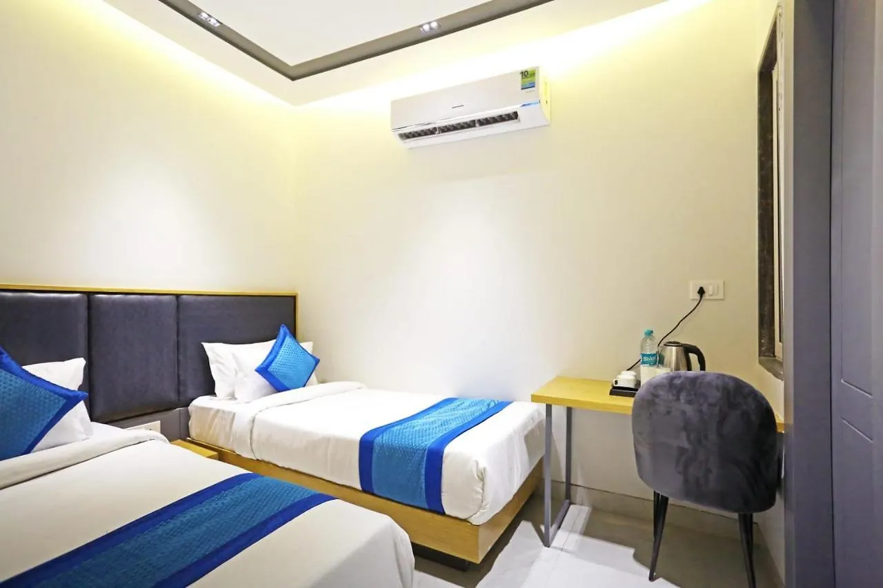 Hotel Applewood Residency - Offering Free Airport Drop New Delhi 3*,  India
