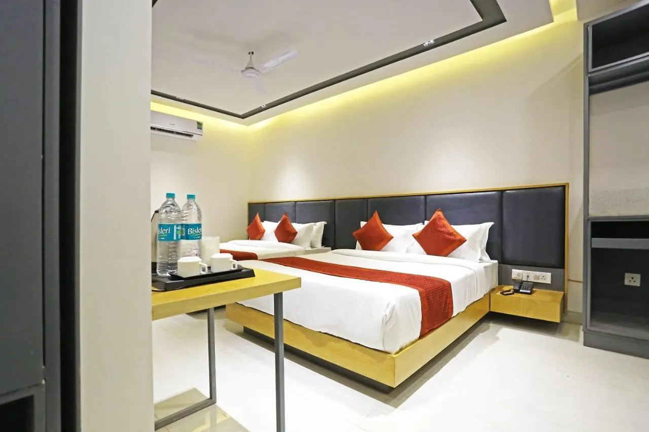 ***  Hotel Applewood Residency - Offering Free Airport Drop New Delhi India