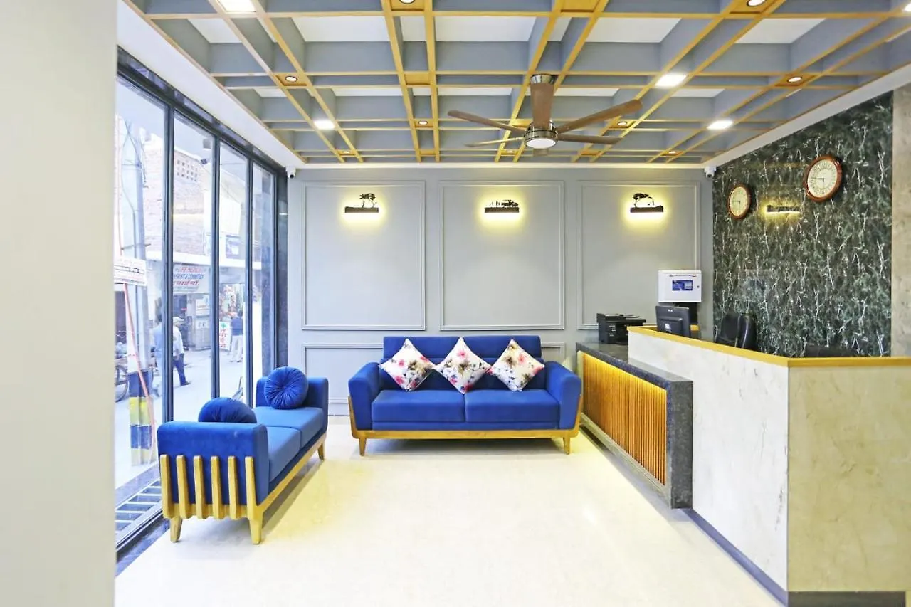 Hotel Applewood Residency - Offering Free Airport Drop New Delhi