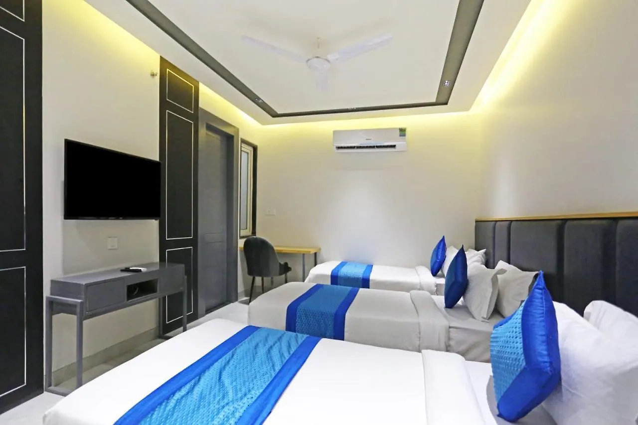 Hotel Applewood Residency - Offering Free Airport Drop New Delhi