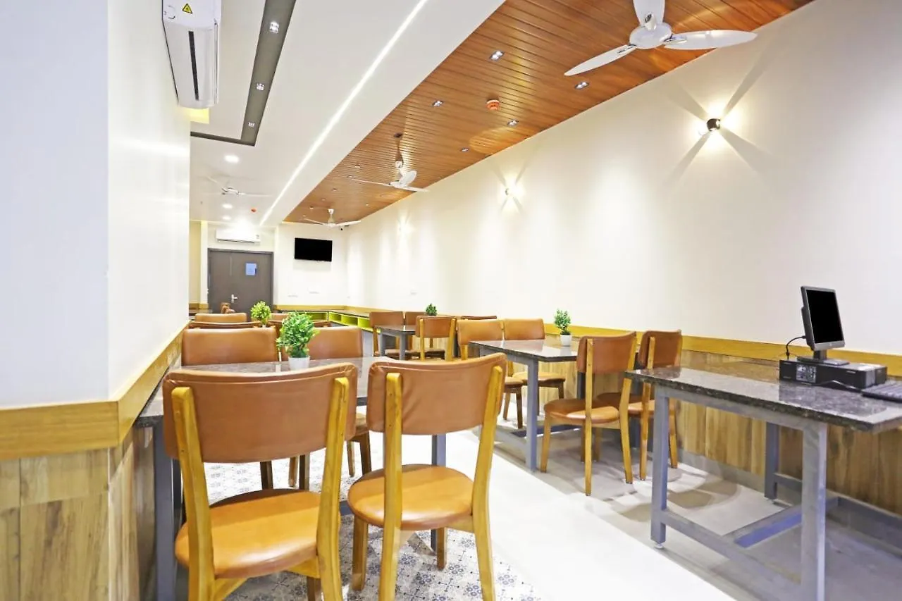 Hotel Applewood Residency - Offering Free Airport Drop New Delhi