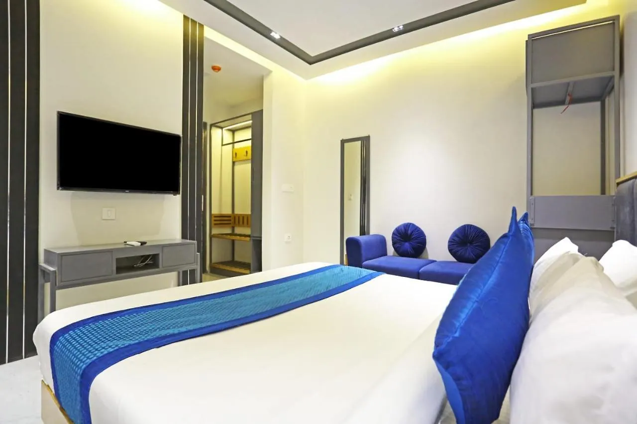 ***  Hotel Applewood Residency - Offering Free Airport Drop New Delhi India