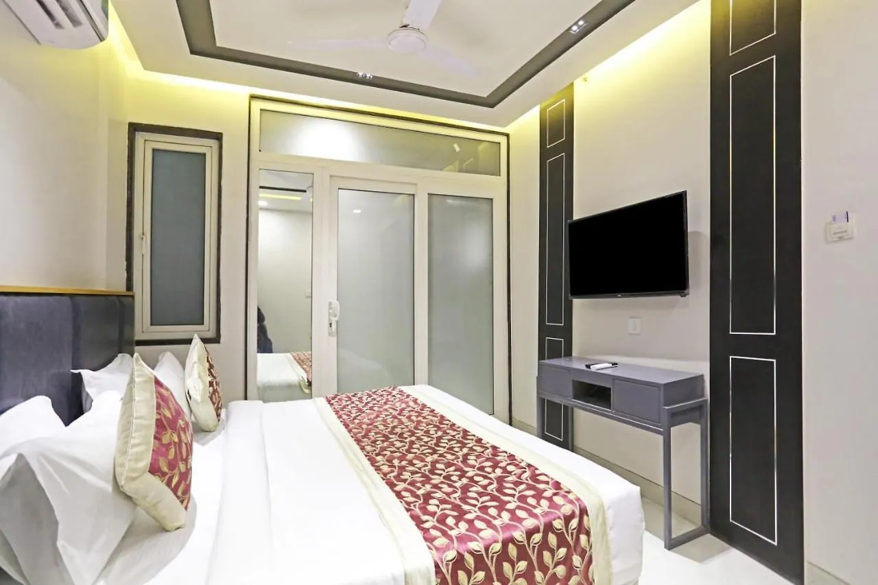 Hotel Applewood Residency - Offering Free Airport Drop New Delhi