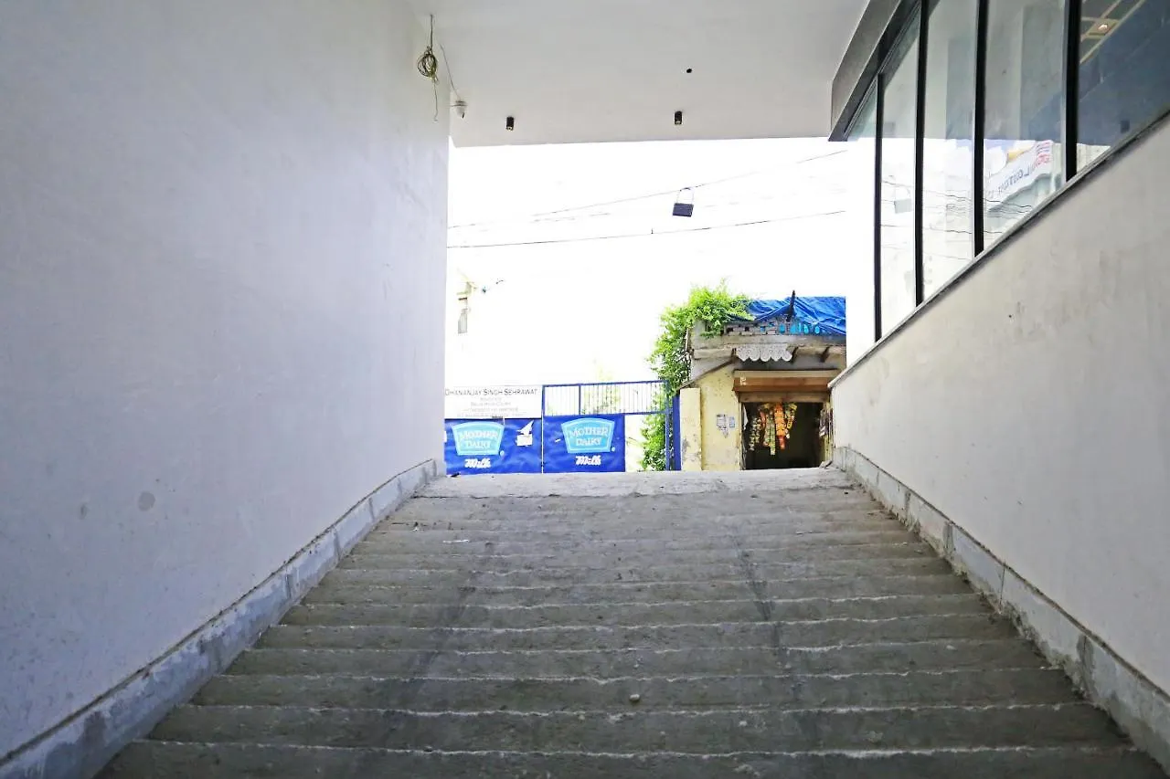 Hotel Applewood Residency - Offering Free Airport Drop New Delhi 3*,