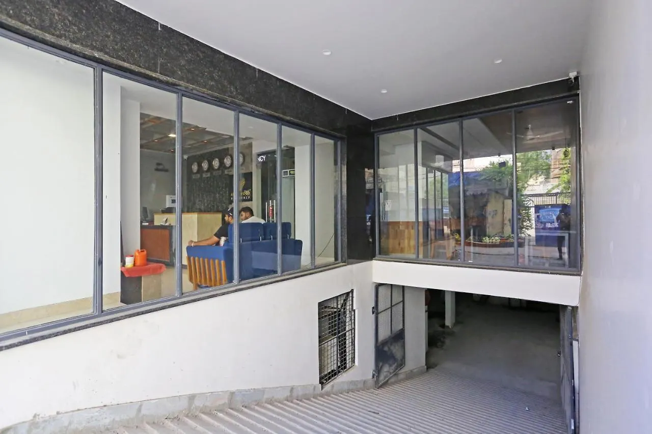 Hotel Applewood Residency - Offering Free Airport Drop New Delhi