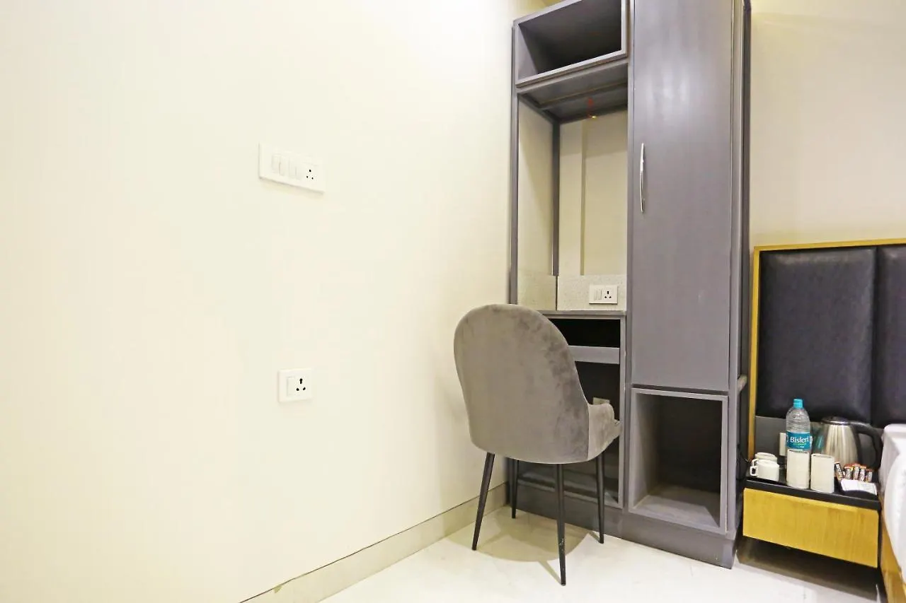 Hotel Applewood Residency - Offering Free Airport Drop New Delhi