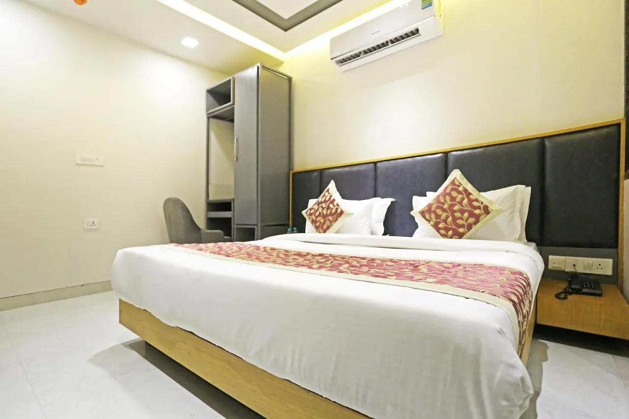 Hotel Applewood Residency - Offering Free Airport Drop New Delhi