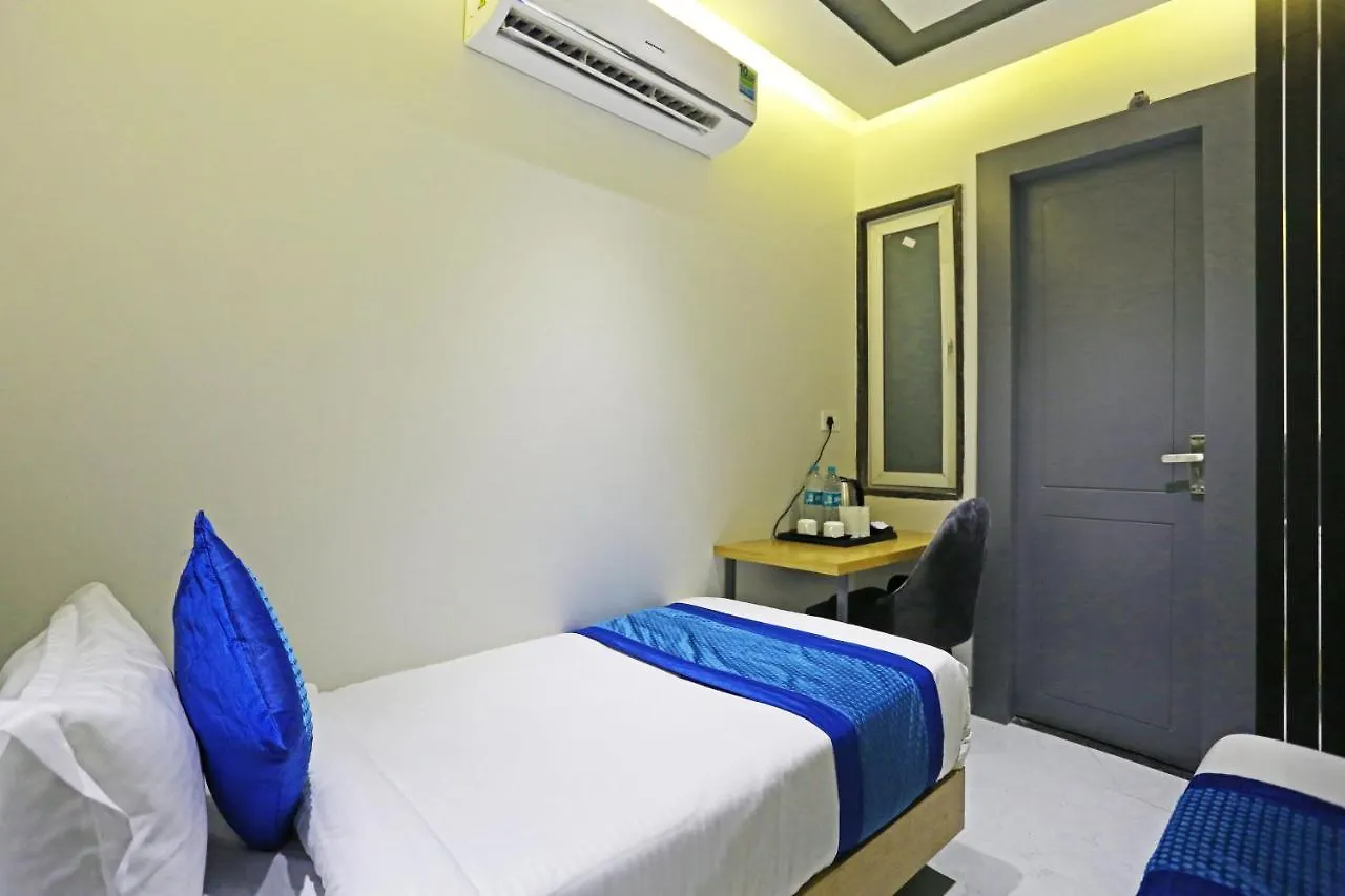 Hotel Applewood Residency - Offering Free Airport Drop New Delhi