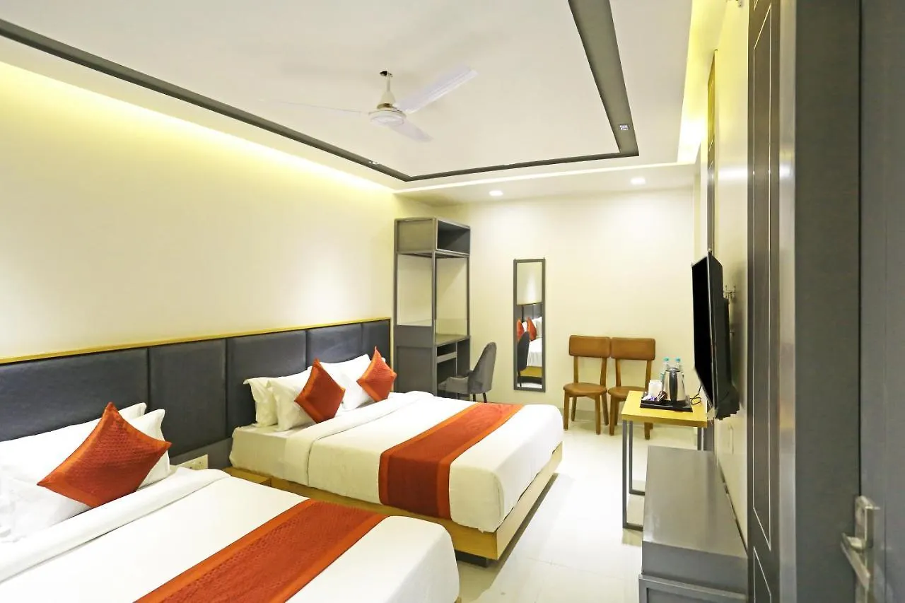Hotel Applewood Residency - Offering Free Airport Drop New Delhi 3*,