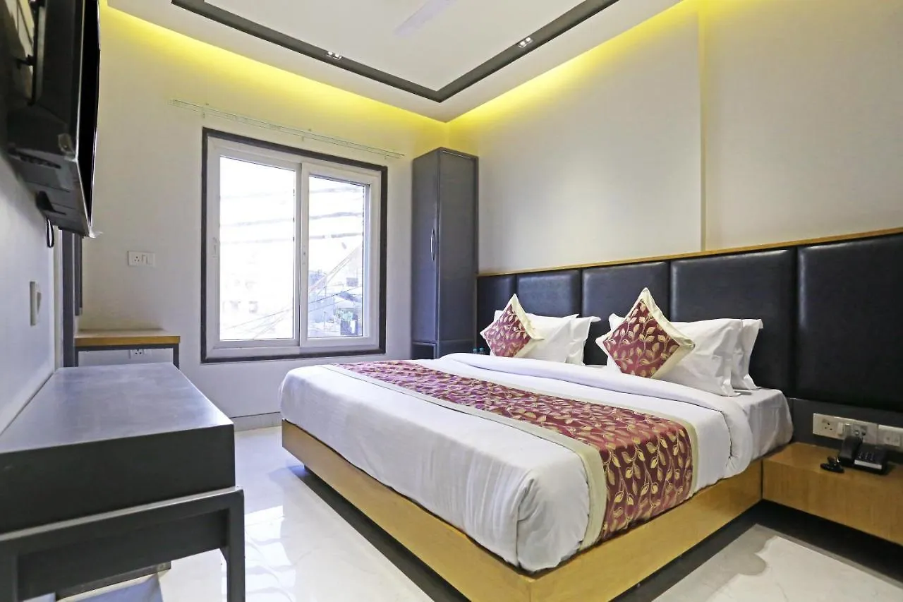 Hotel Applewood Residency - Offering Free Airport Drop New Delhi