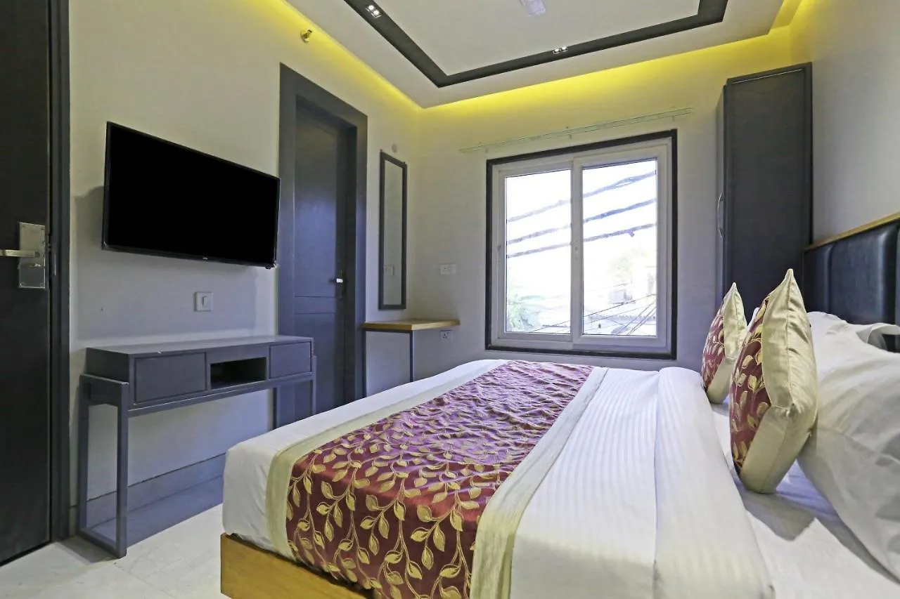 Hotel Applewood Residency - Offering Free Airport Drop New Delhi