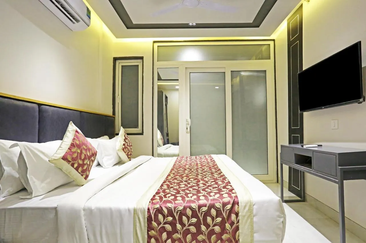 Hotel Applewood Residency - Offering Free Airport Drop New Delhi