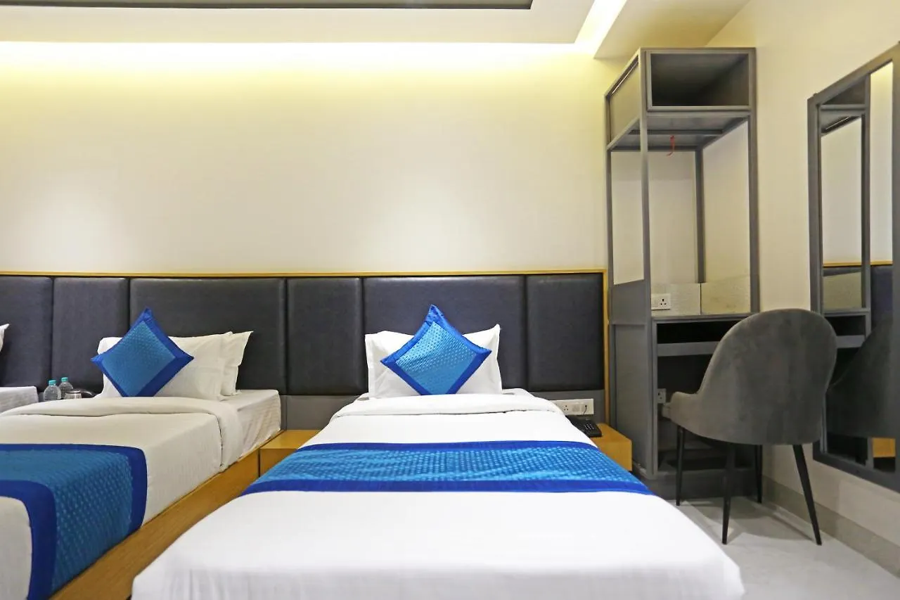 Hotel Applewood Residency - Offering Free Airport Drop New Delhi 3*,