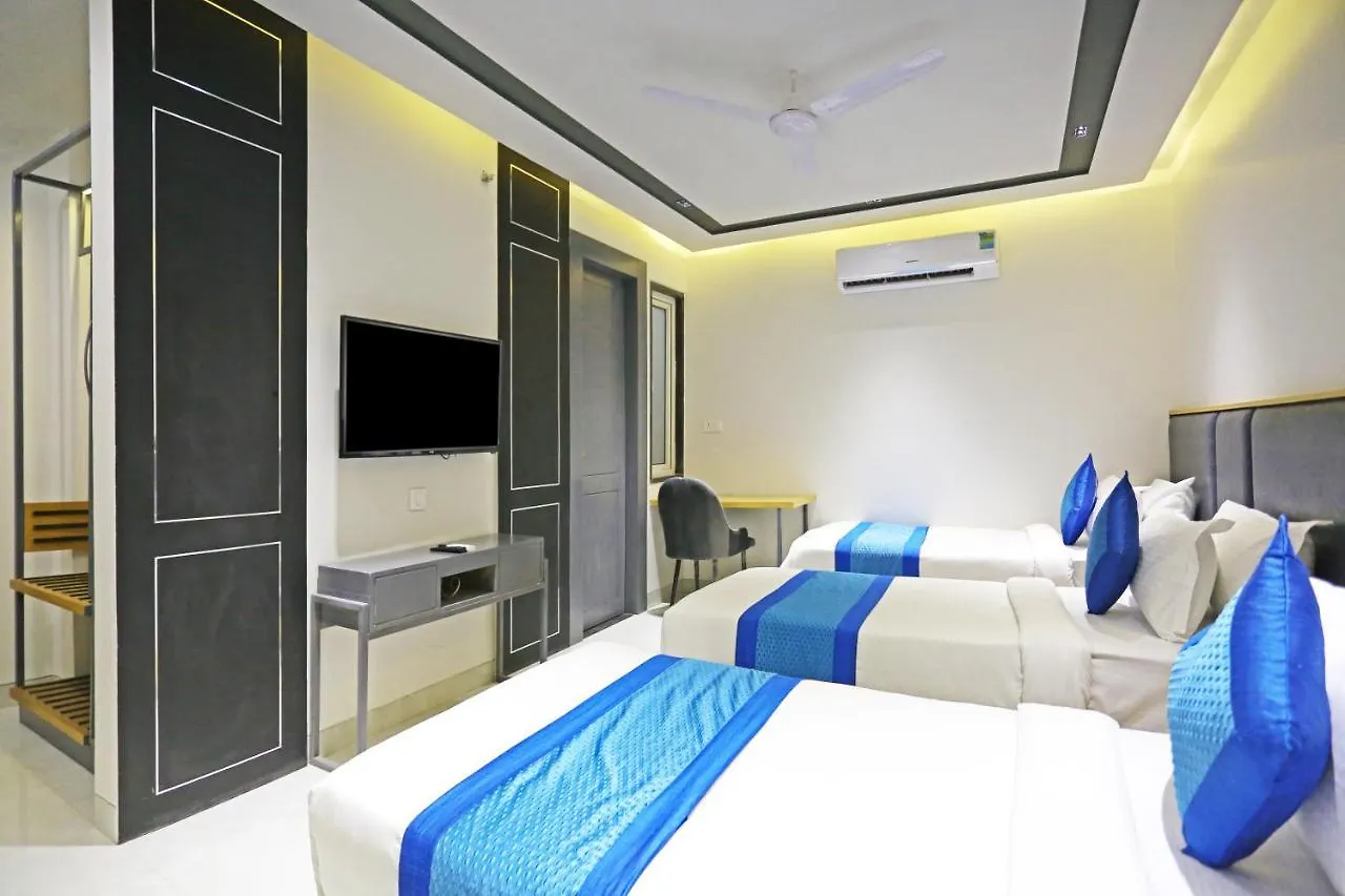 Hotel Applewood Residency - Offering Free Airport Drop New Delhi