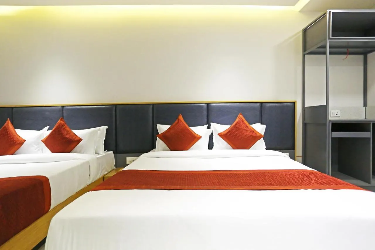 Hotel Applewood Residency - Offering Free Airport Drop New Delhi