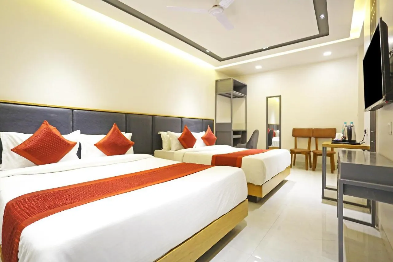 Hotel Applewood Residency - Offering Free Airport Drop New Delhi